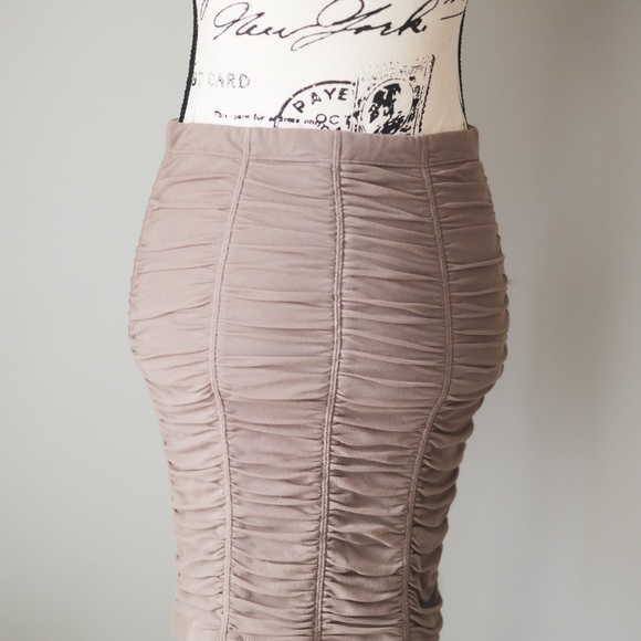 BCBG MaxAzria Dusty Rose Sheer Rushed Mini Skirt XS - Picture 3 of 4